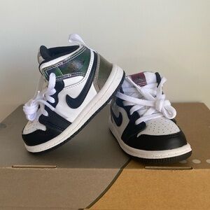 AIR JORDAN 1 MID TD HEAT REACTIVE COLOR CHANGE Kids Black and White NWOT.